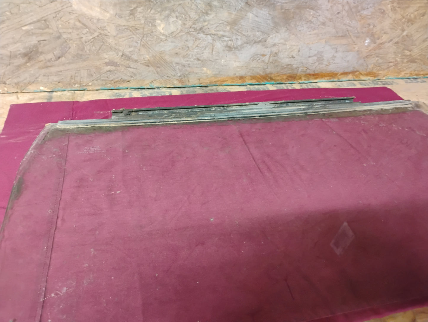 81-87 Chevy GMC Truck Passengerside Doorglass