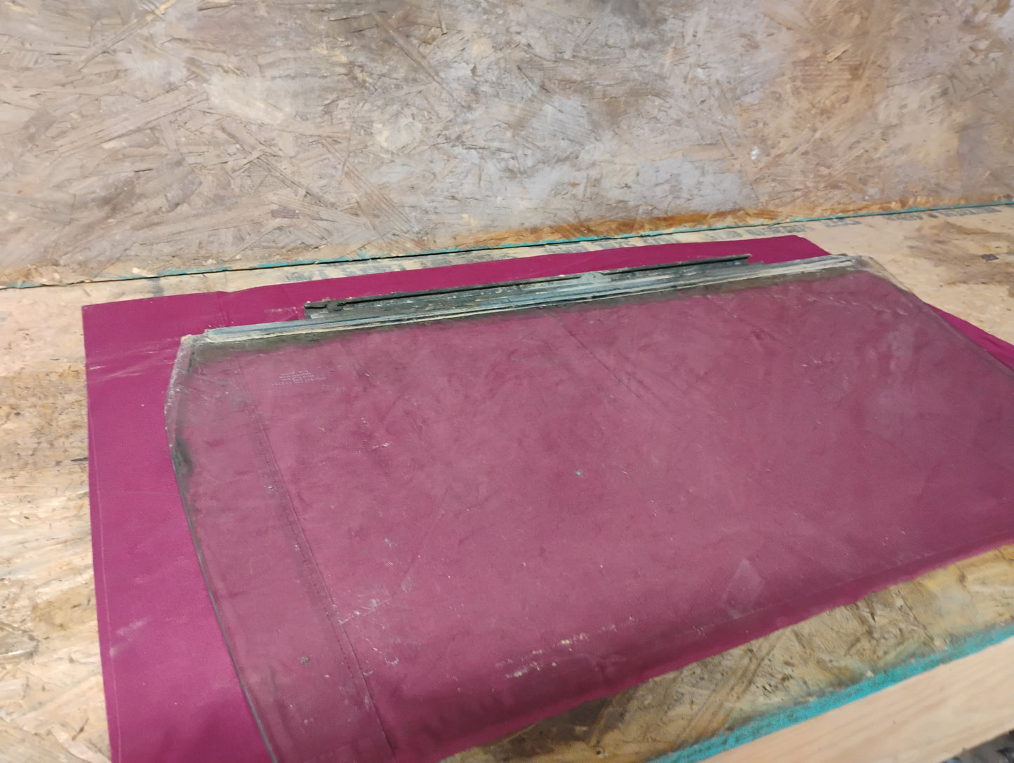 81-87 Chevy GMC Truck Passengerside Doorglass