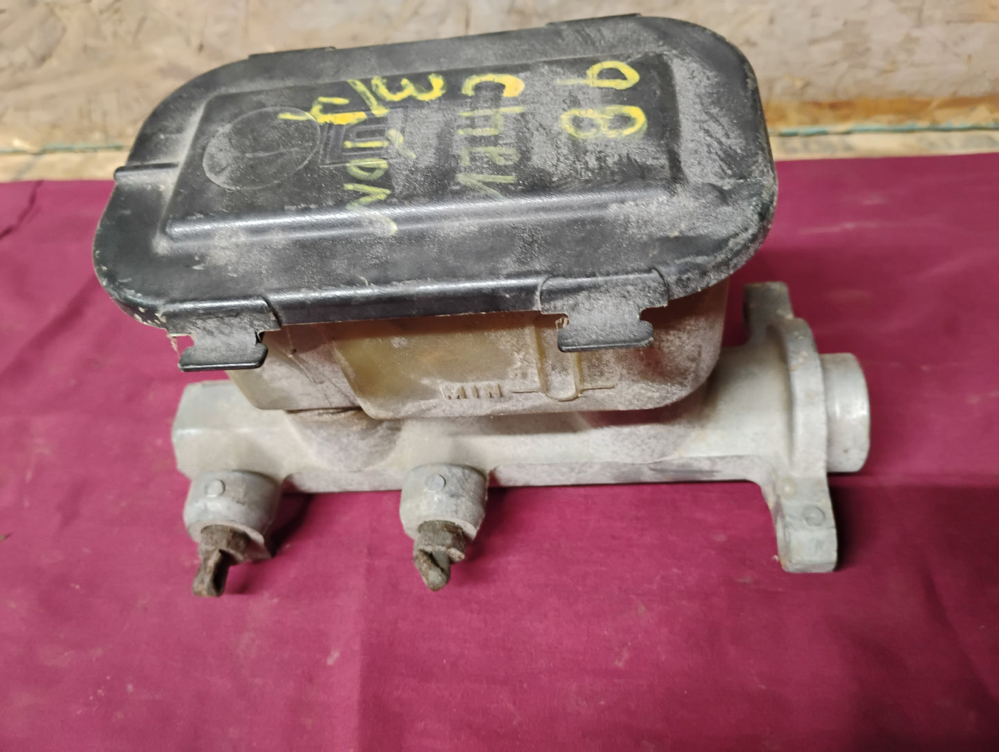 1994-2000 Chevy GMC K2500 3/4 Ton Truck Brake Master Cylinder OEM Style 95 96 97 98