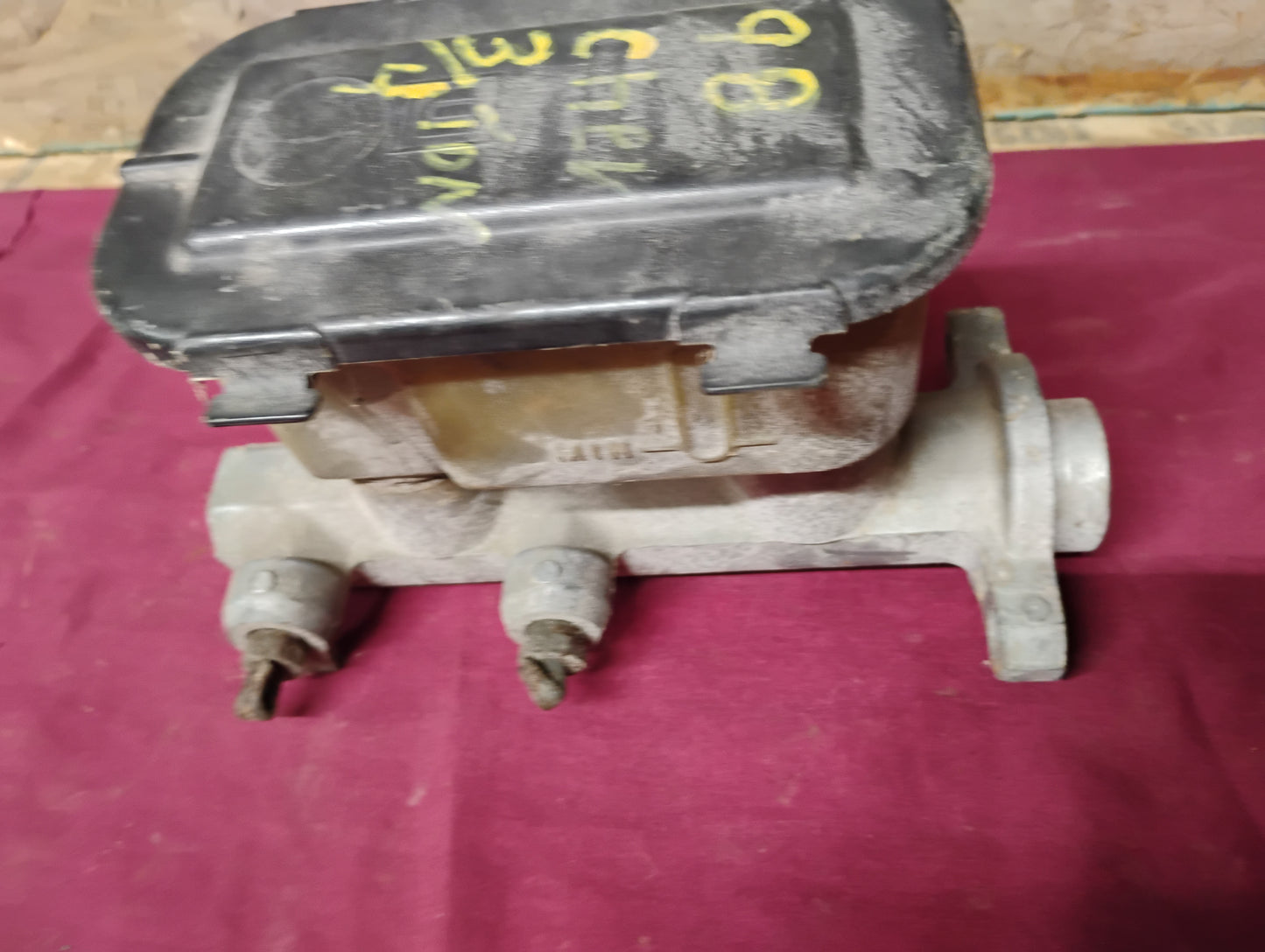 1994-2000 Chevy GMC K2500 3/4 Ton Truck Brake Master Cylinder OEM Style 95 96 97 98