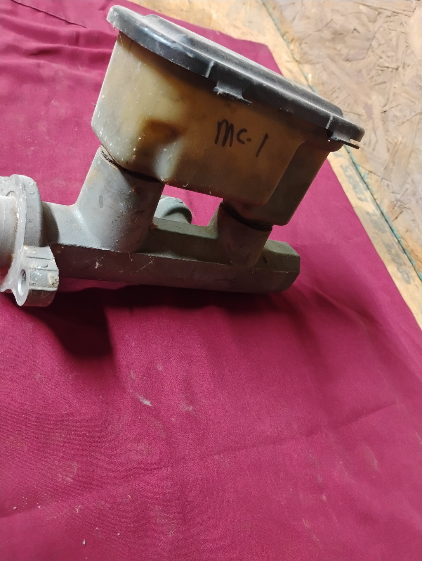 1994-2000 Chevy GMC K2500 3/4 Ton Truck Brake Master Cylinder OEM Style 95 96 97 98