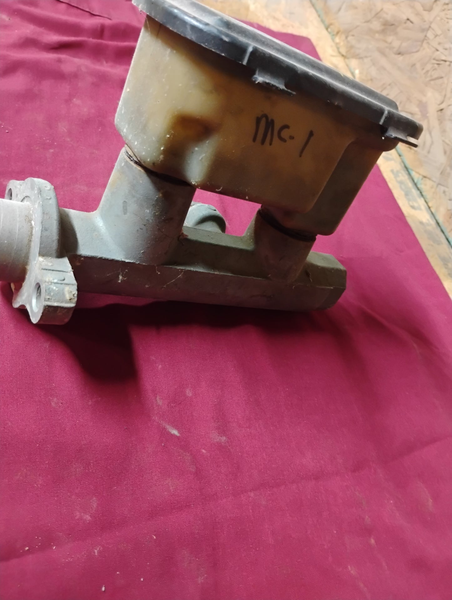 1994-2000 Chevy GMC K2500 3/4 Ton Truck Brake Master Cylinder OEM Style 95 96 97 98