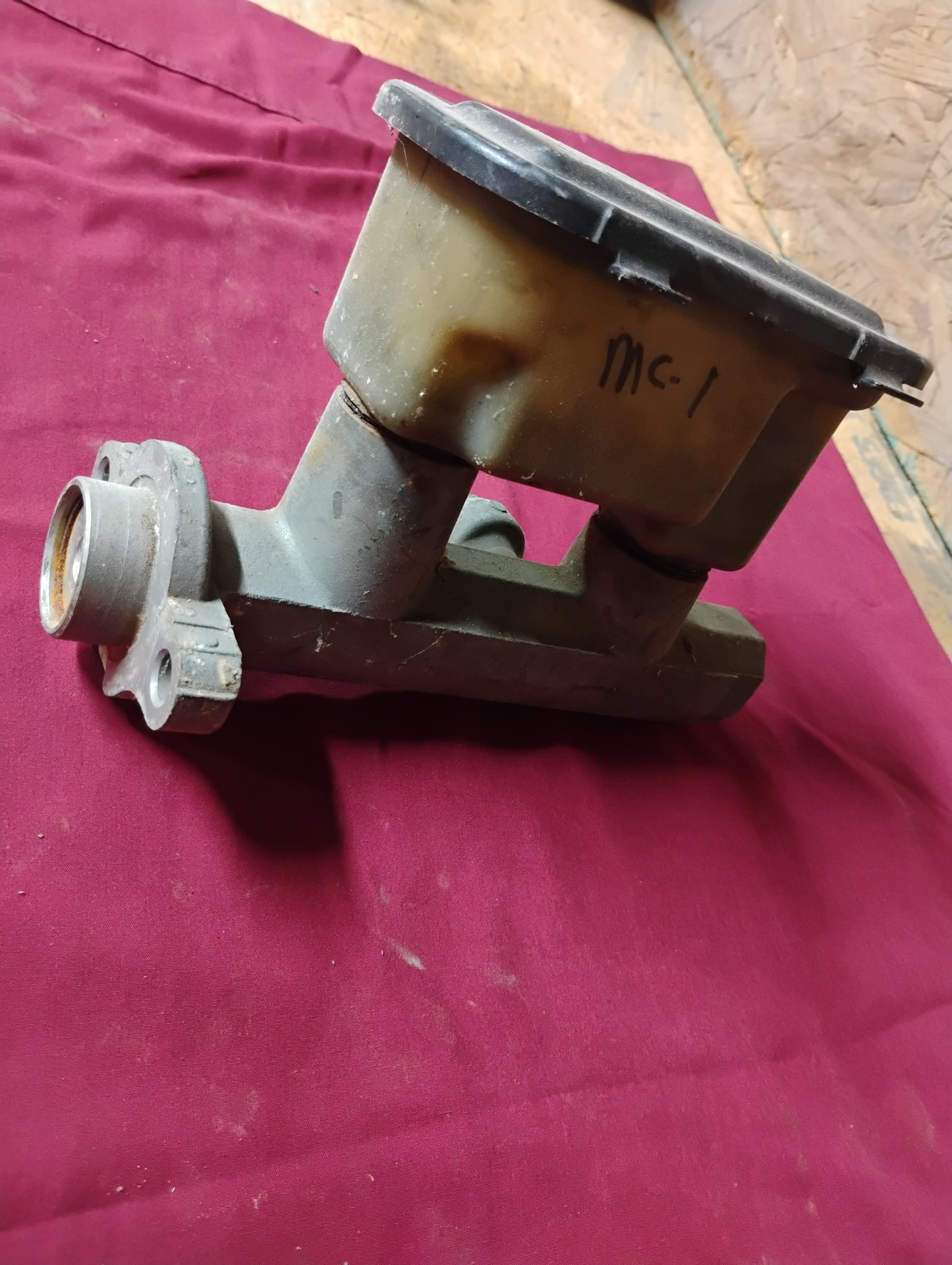 1994-2000 Chevy GMC K2500 3/4 Ton Truck Brake Master Cylinder OEM Style 95 96 97 98
