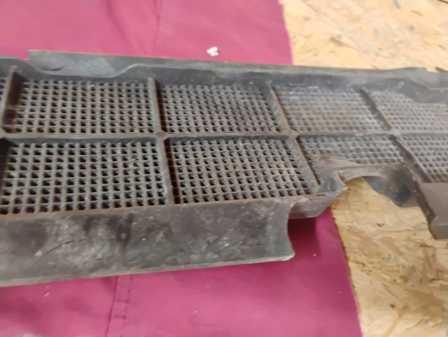 81-87 Chevy GMC Truck Cowl Vent Screen C10 K10 K5 Blazer Suburban Leaf Grille OEM