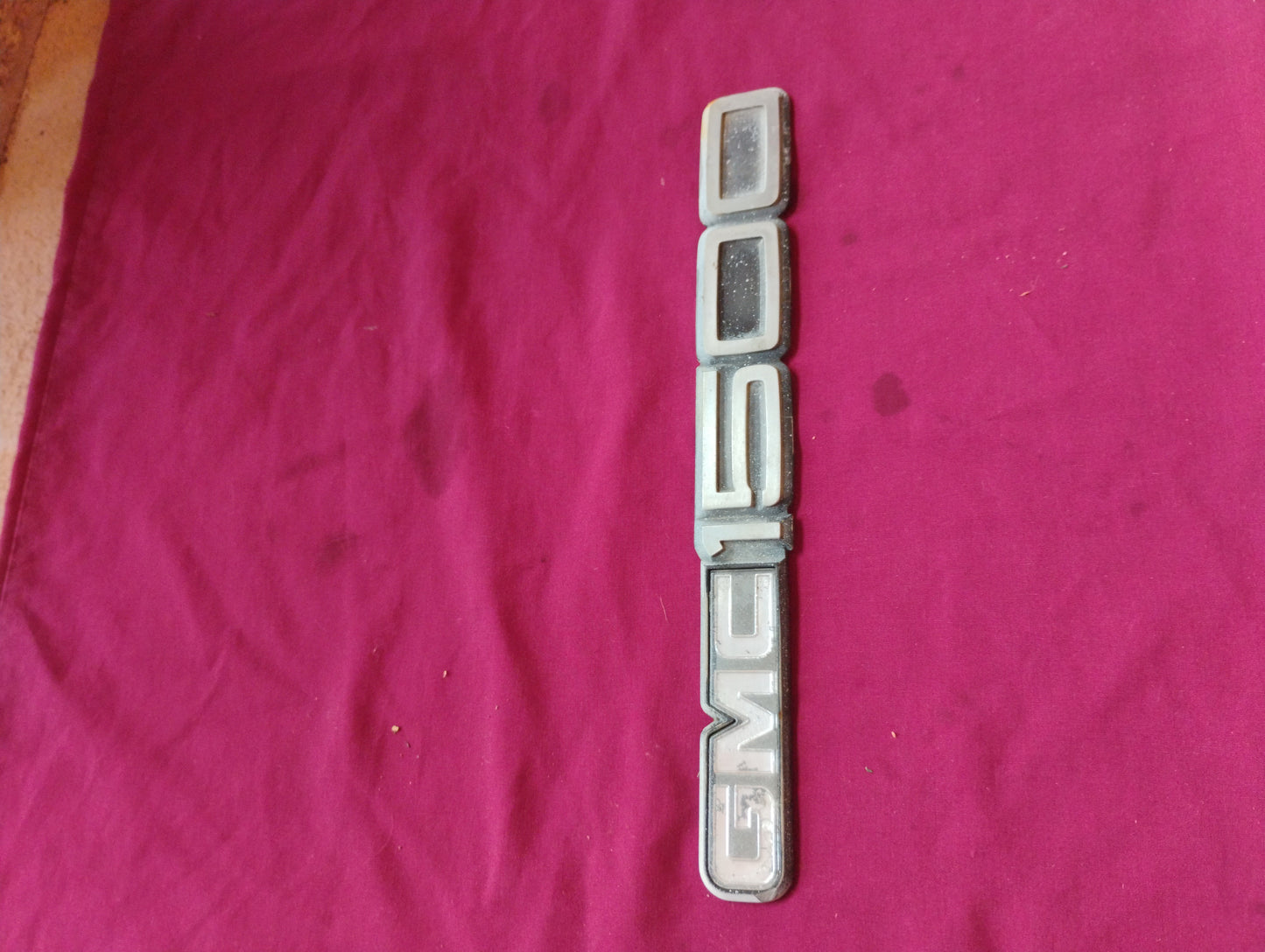 OEM GMC 1500 Fender Emblem Badge 1988-1998 GMT400 OBS Truck Genuine (A)