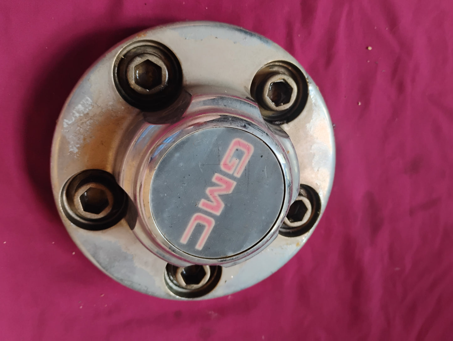 OEM GMC Truck Center Cap 1988-1998 GMT400 Sierra Suburban Hub Cap - Needs Refinishing (A)