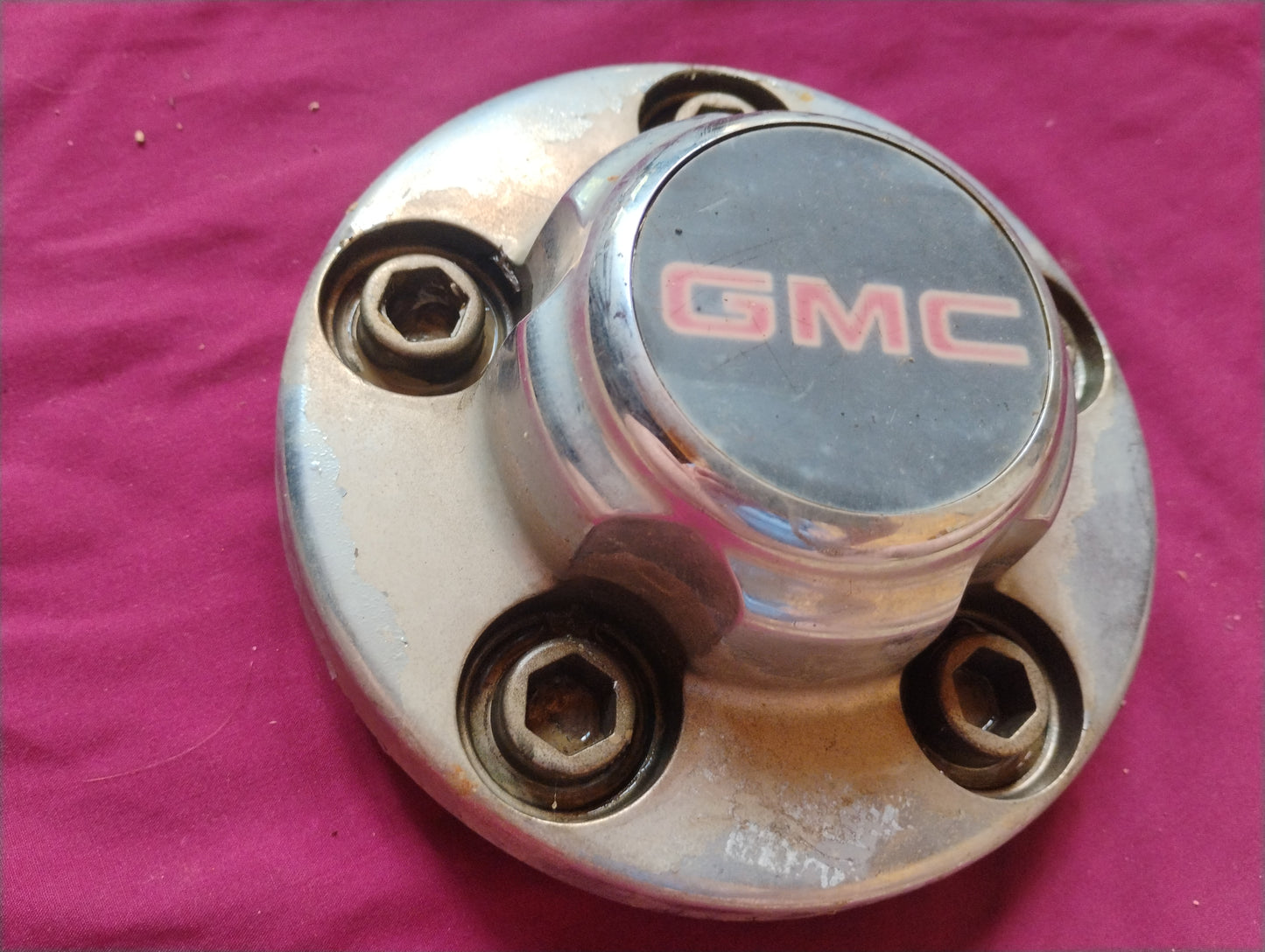 OEM GMC Truck Center Cap 1988-1998 GMT400 Sierra Suburban Hub Cap - Needs Refinishing (A)