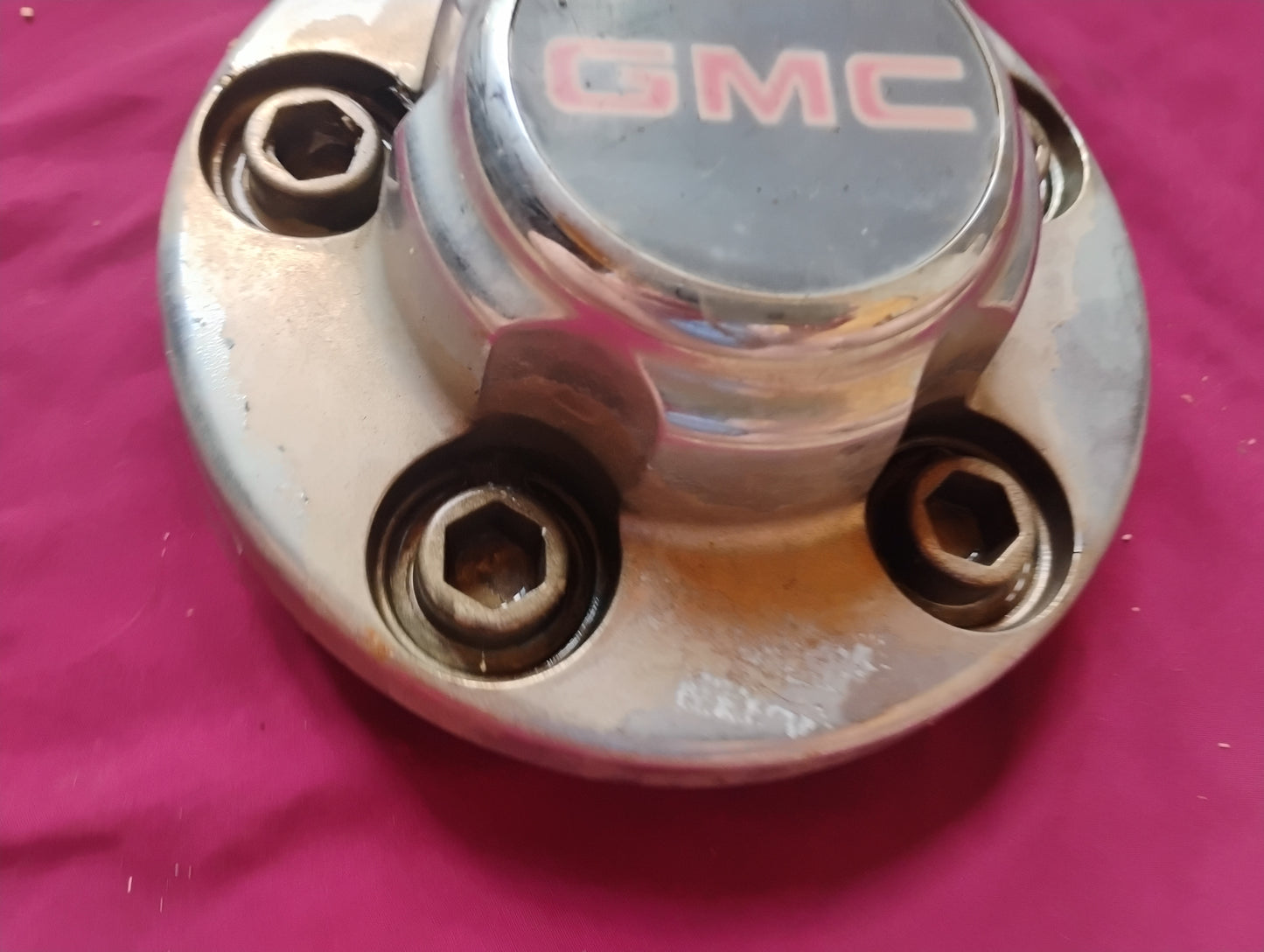 OEM GMC Truck Center Cap 1988-1998 GMT400 Sierra Suburban Hub Cap - Needs Refinishing (A)