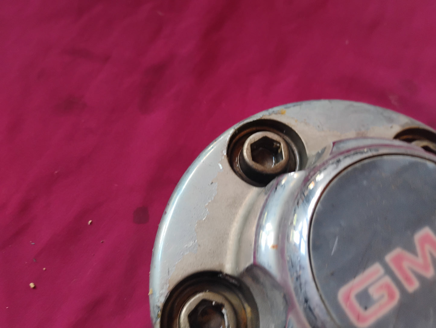OEM GMC Truck Center Cap 1988-1998 GMT400 Sierra Suburban Hub Cap - Needs Refinishing (A)