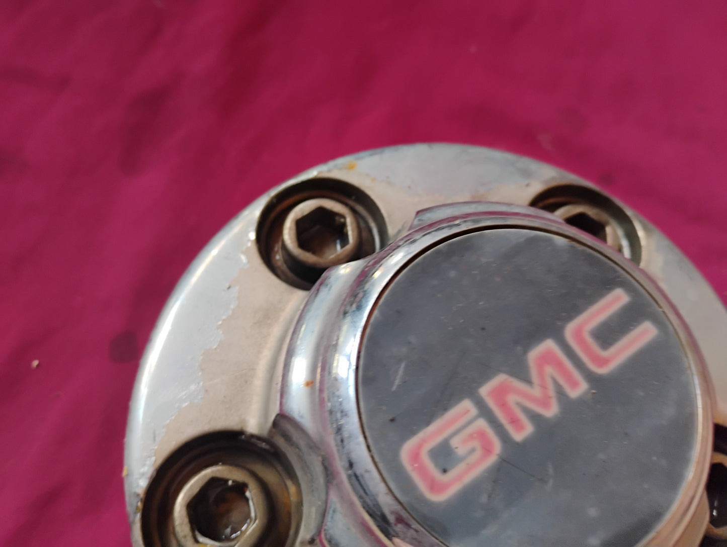 OEM GMC Truck Center Cap 1988-1998 GMT400 Sierra Suburban Hub Cap - Needs Refinishing (A)