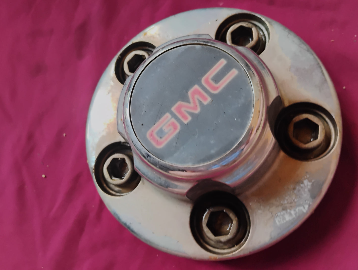 OEM GMC Truck Center Cap 1988-1998 GMT400 Sierra Suburban Hub Cap - Needs Refinishing (A)