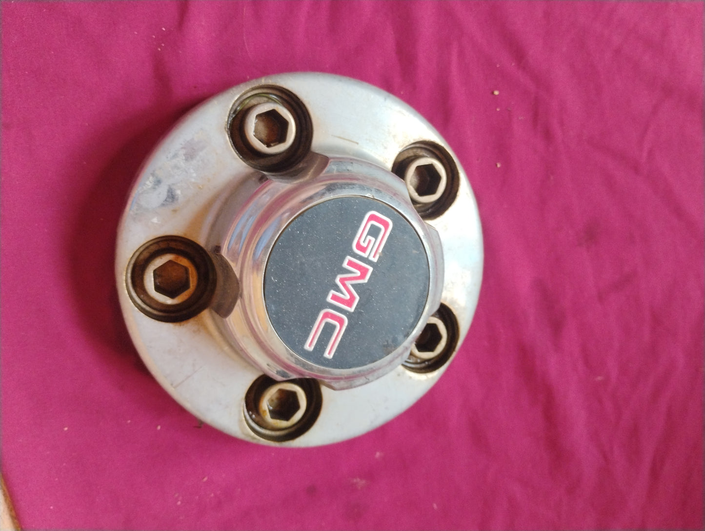 OEM GMC Truck Center Cap 1988-1998 GMT400 Sierra Suburban Hub Cap - Needs Refinishing