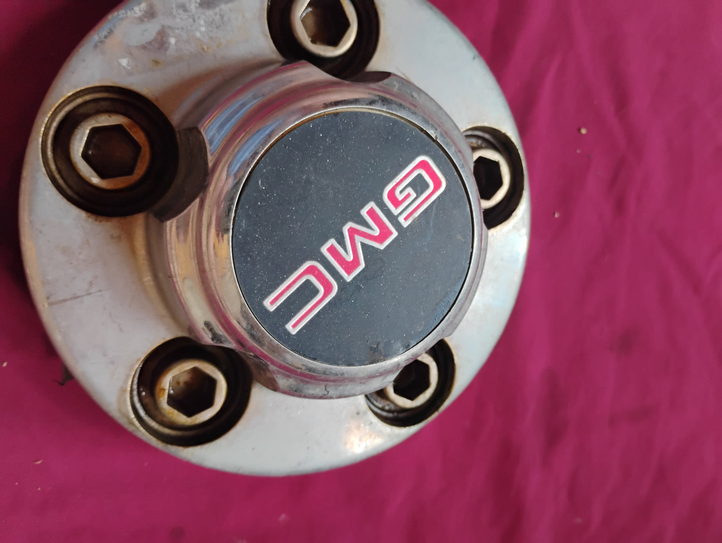 OEM GMC Truck Center Cap 1988-1998 GMT400 Sierra Suburban Hub Cap - Needs Refinishing
