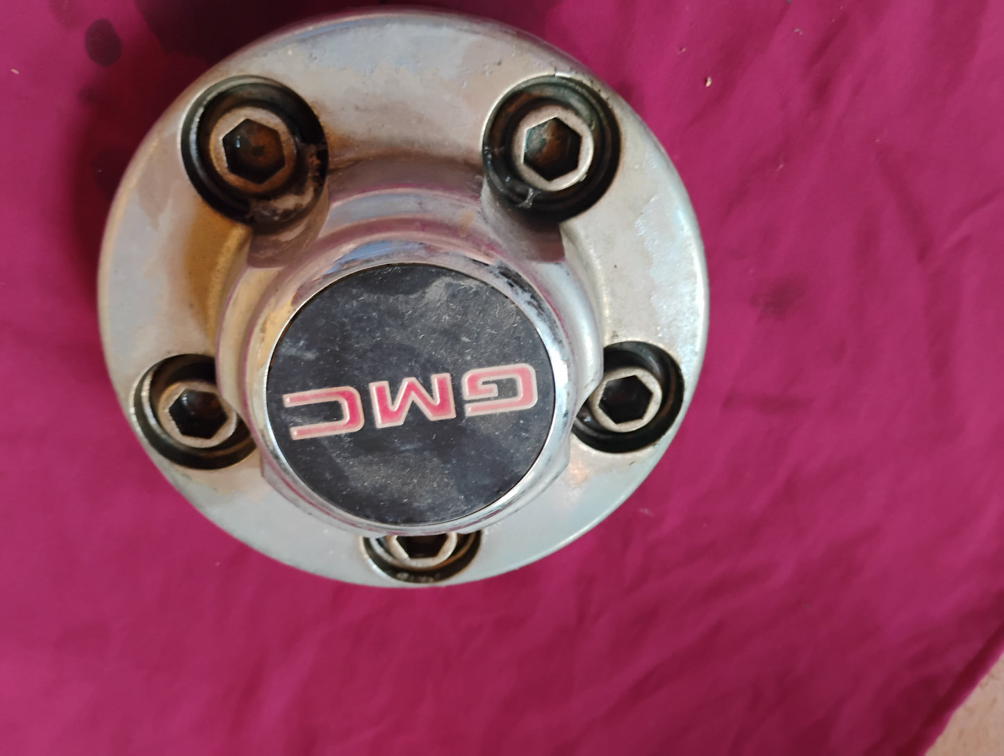 OEM GMC Truck Center Cap 1988-1998 GMT400 Sierra Suburban Chrome Hub Cap Genuine (A)