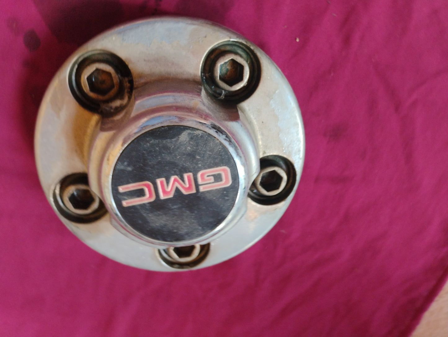 OEM GMC Truck Center Cap 1988-1998 GMT400 Sierra Suburban Chrome Hub Cap Genuine (A)