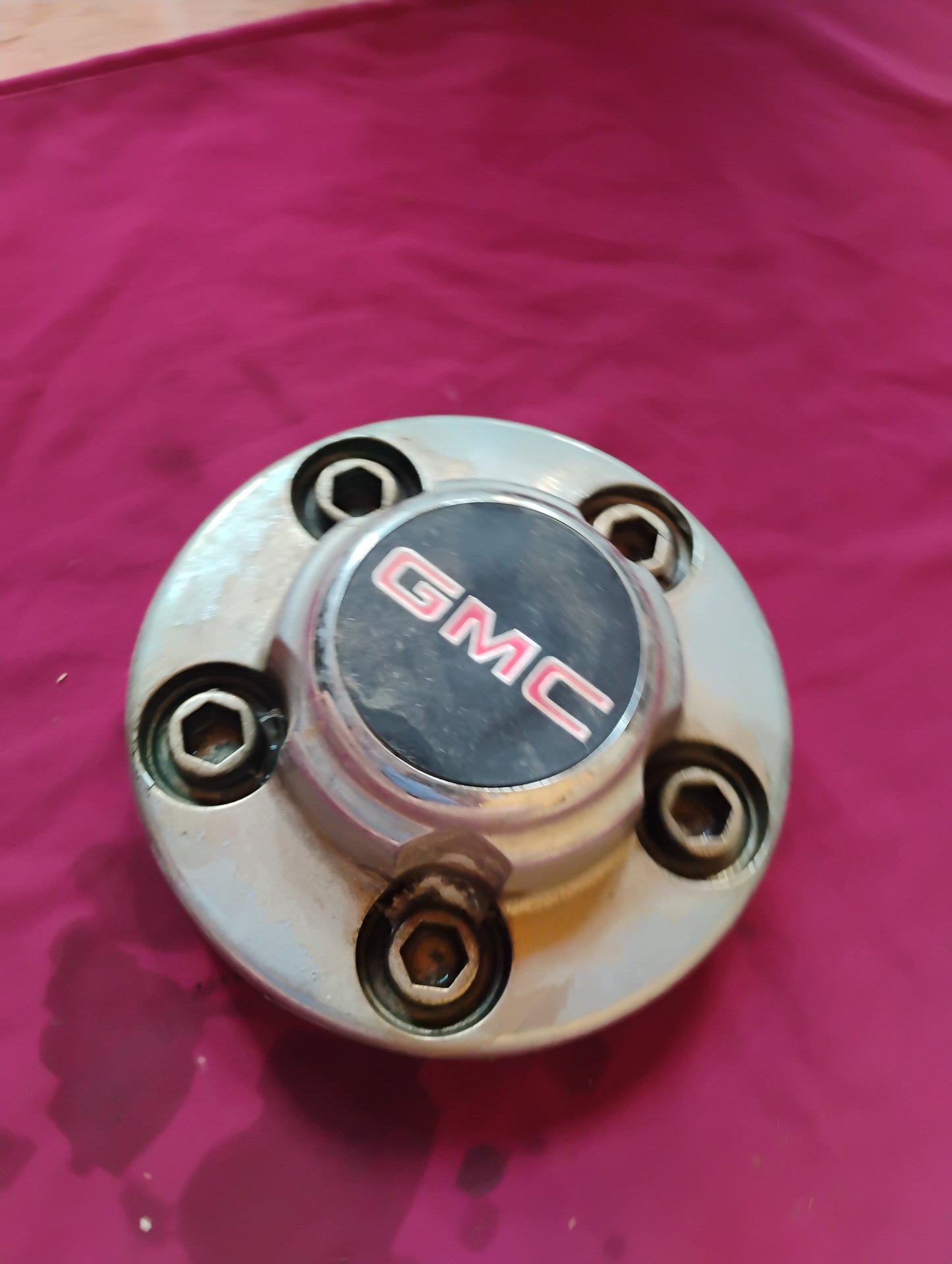 OEM GMC Truck Center Cap 1988-1998 GMT400 Sierra Suburban Chrome Hub Cap Genuine (A)