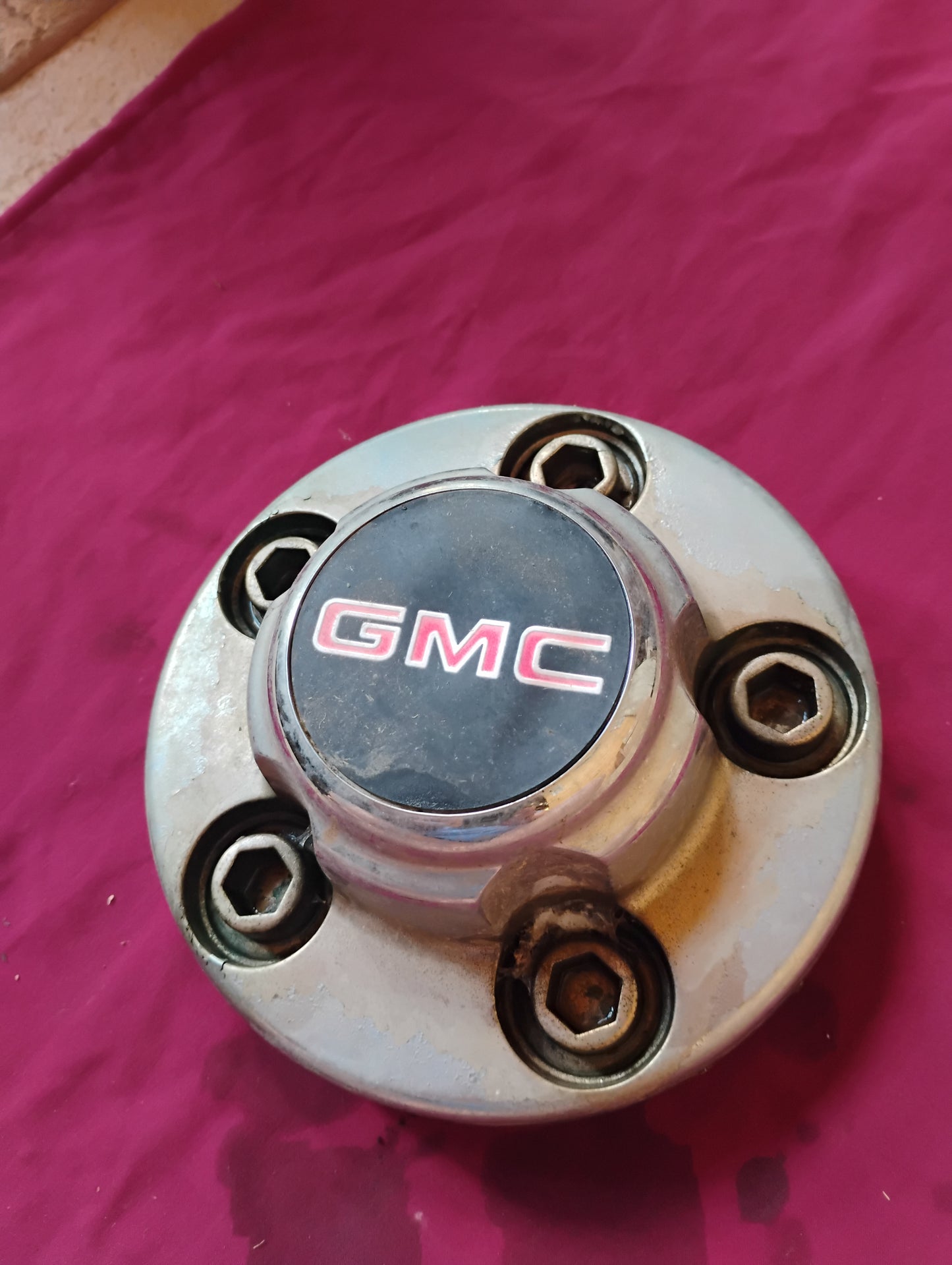 OEM GMC Truck Center Cap 1988-1998 GMT400 Sierra Suburban Chrome Hub Cap Genuine (A)