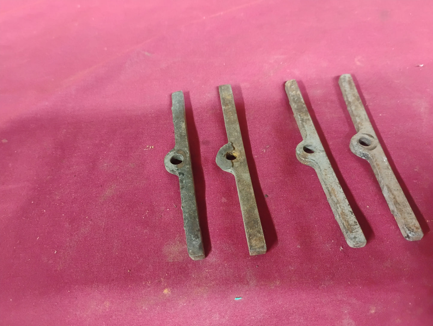 73-87 Chevy GMC Truck Valve Cover Hold Down Brackets SBC V8 Small Block Spreader Kit