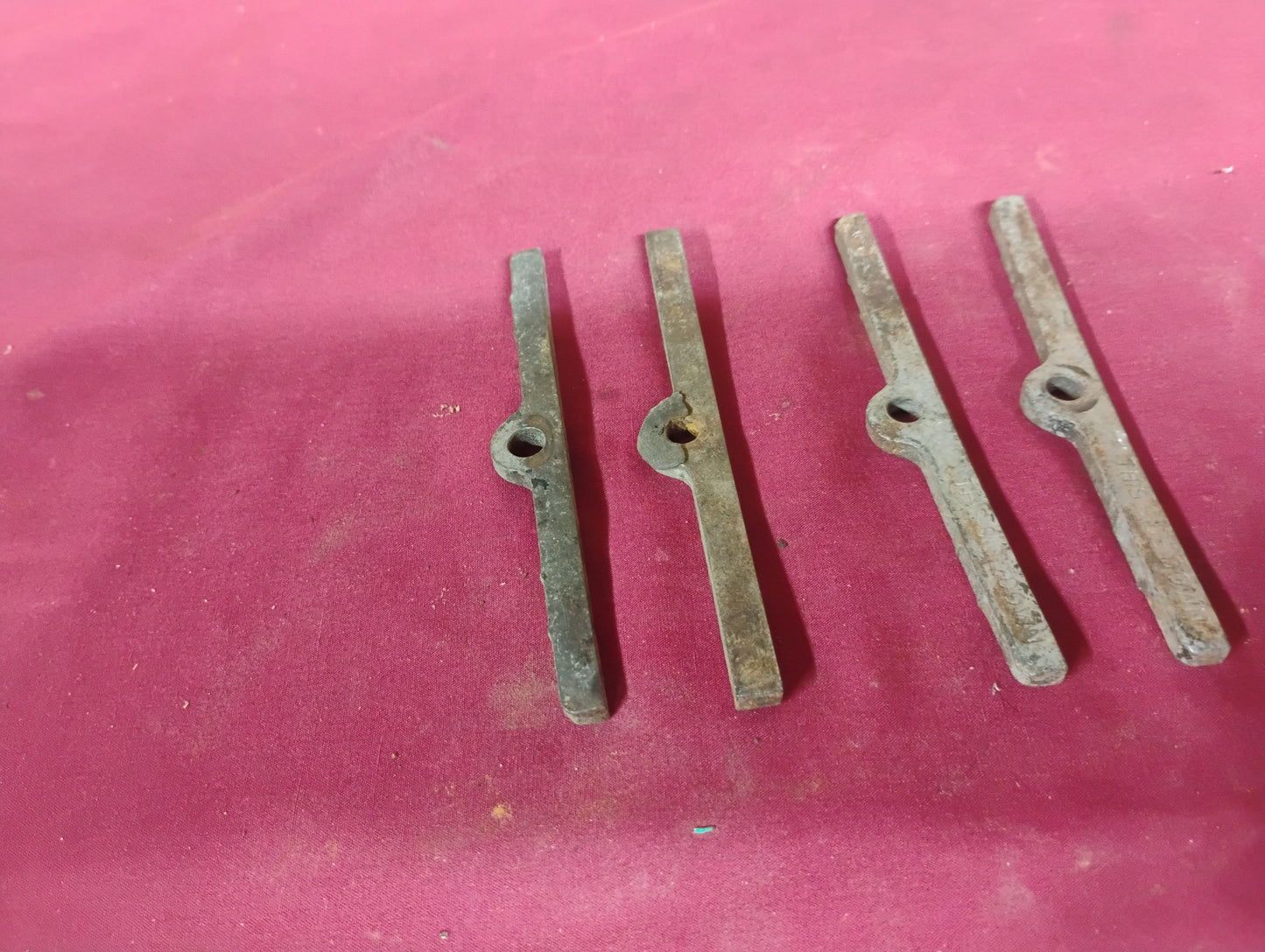 73-87 Chevy GMC Truck Valve Cover Hold Down Brackets SBC V8 Small Block Spreader Kit