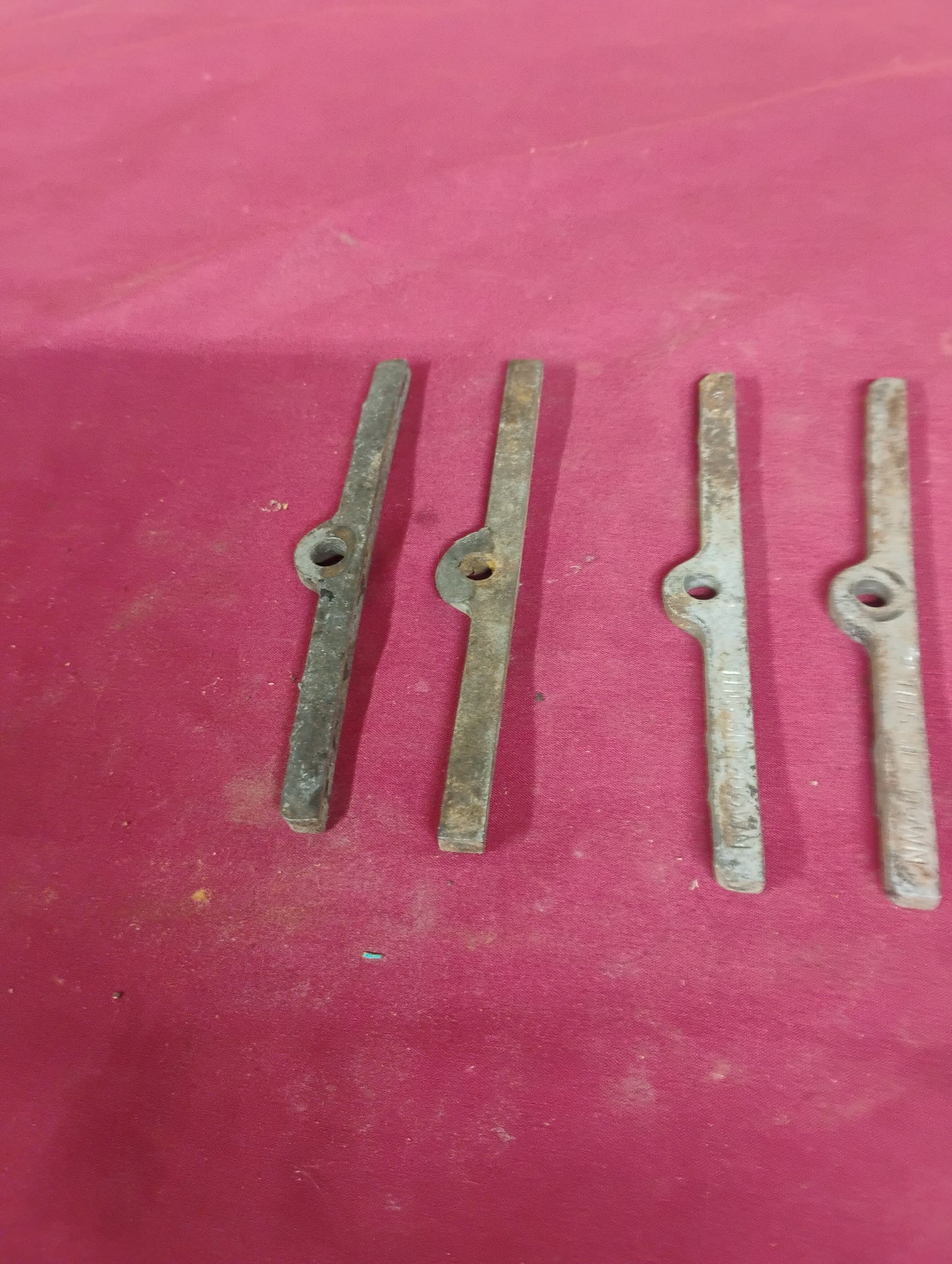 73-87 Chevy GMC Truck Valve Cover Hold Down Brackets SBC V8 Small Block Spreader Kit