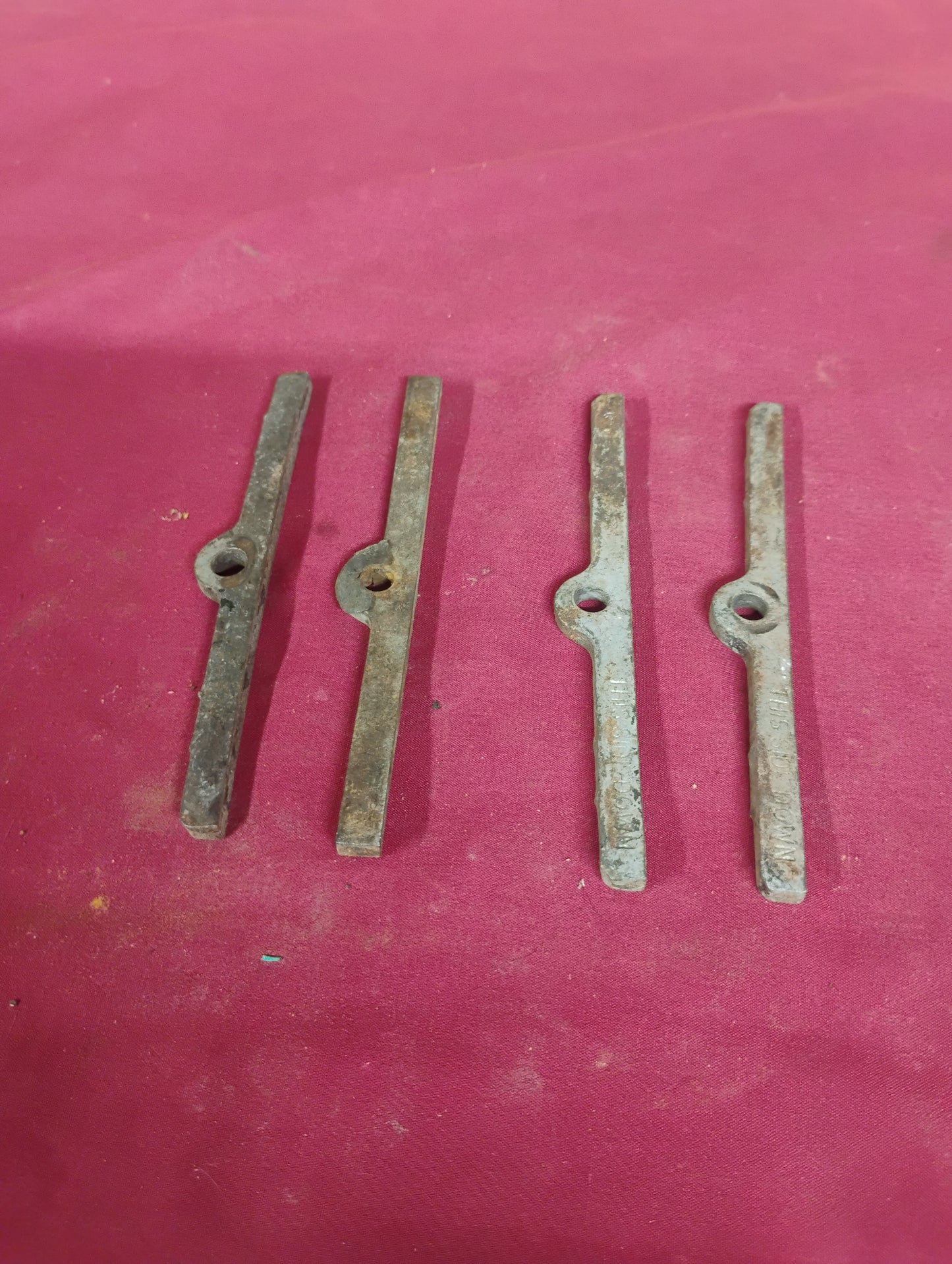 73-87 Chevy GMC Truck Valve Cover Hold Down Brackets SBC V8 Small Block Spreader Kit