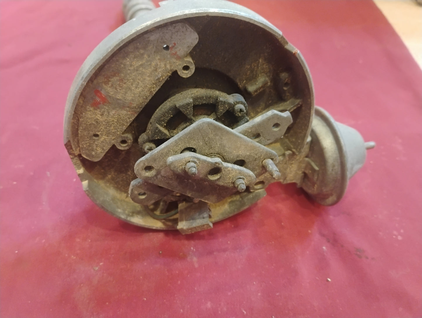 Vintage GM Small Block Chevy V8 Distributor w/ Vacuum Advance SBC 350 327 305