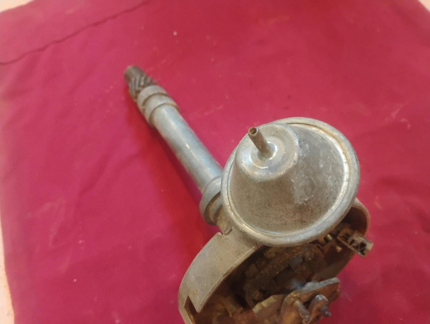 Vintage GM Small Block Chevy V8 Distributor w/ Vacuum Advance SBC 350 327 305